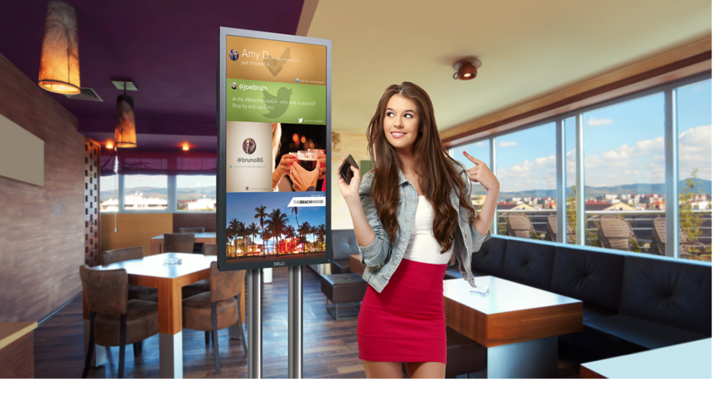 Enplug digital media signs