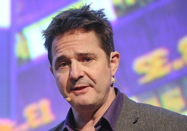 רוברט מיקין מנהל מוצר מקרני לייזר סוני