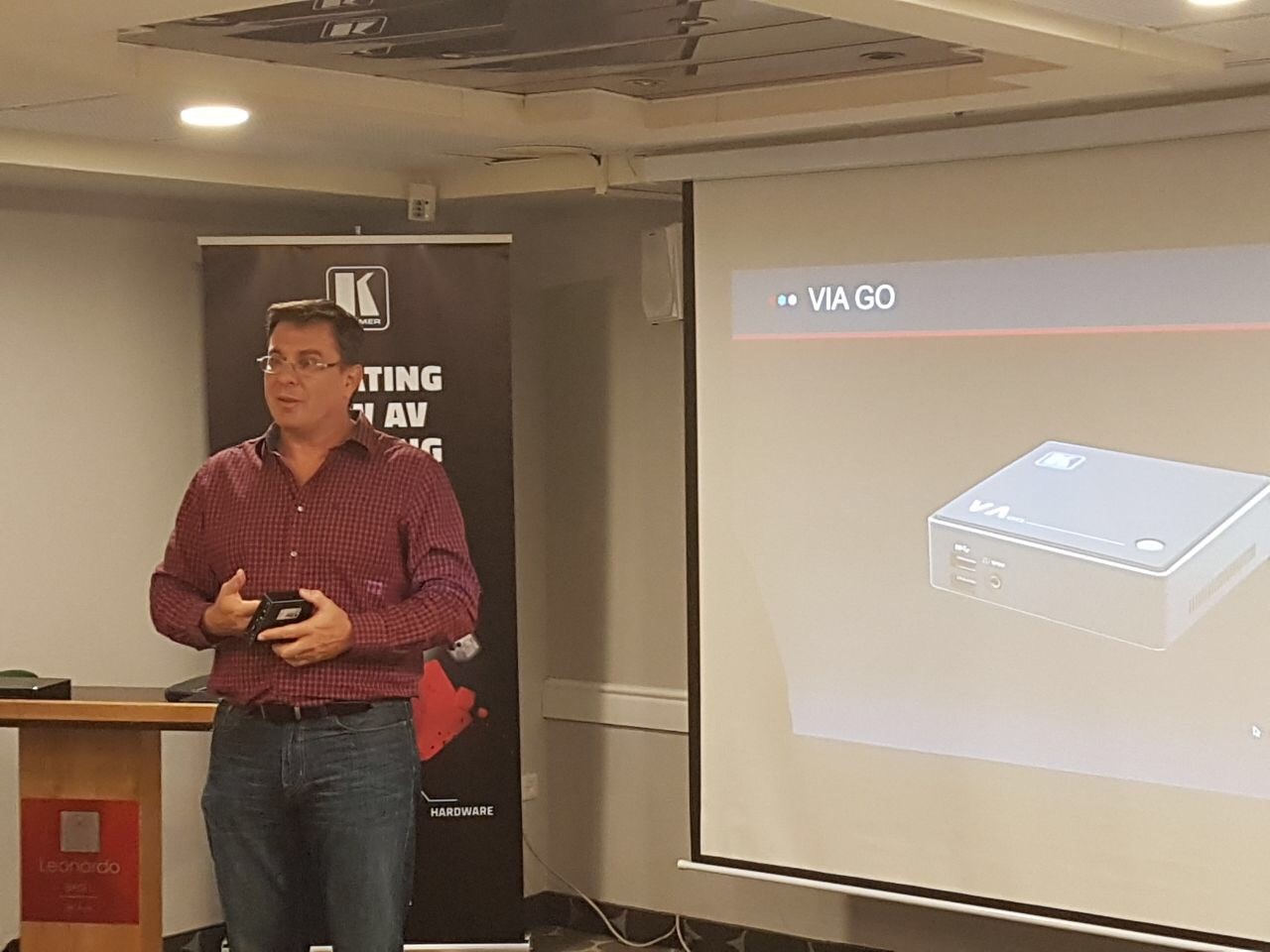 השתלמות קרמר AV OVER IT