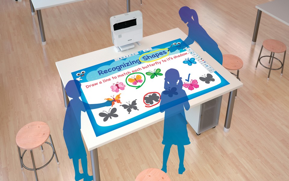 חברת Epson משיקה מקרן אינטראקטיבי לתחום החינוך המאפשר שיתוף עבודת תלמידים – גם מהסמארטפון - על מסך ענק  