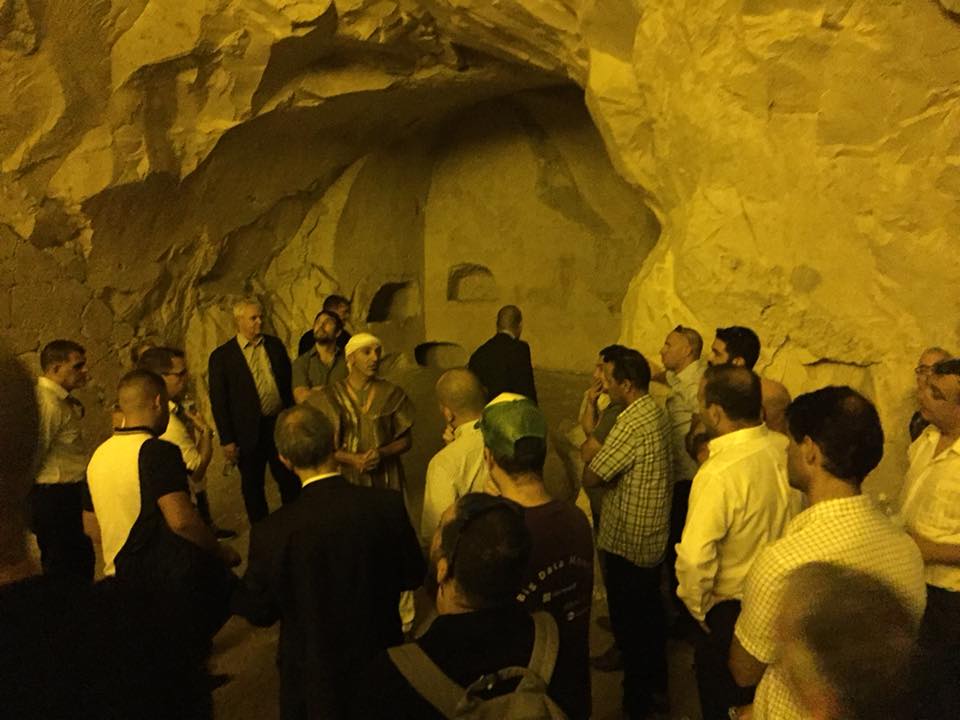 פוליקום-מסע בין ענקיות