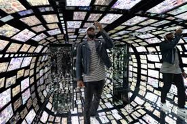 "לחשוב מחוץ למסך"