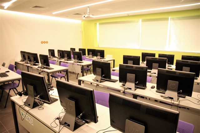 'קרמר אלקטרוניקה' מתקשבת את המכללה האקדמית להנדסה בירושלים