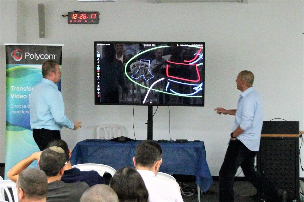 פוליקום-מסע בין ענקיות