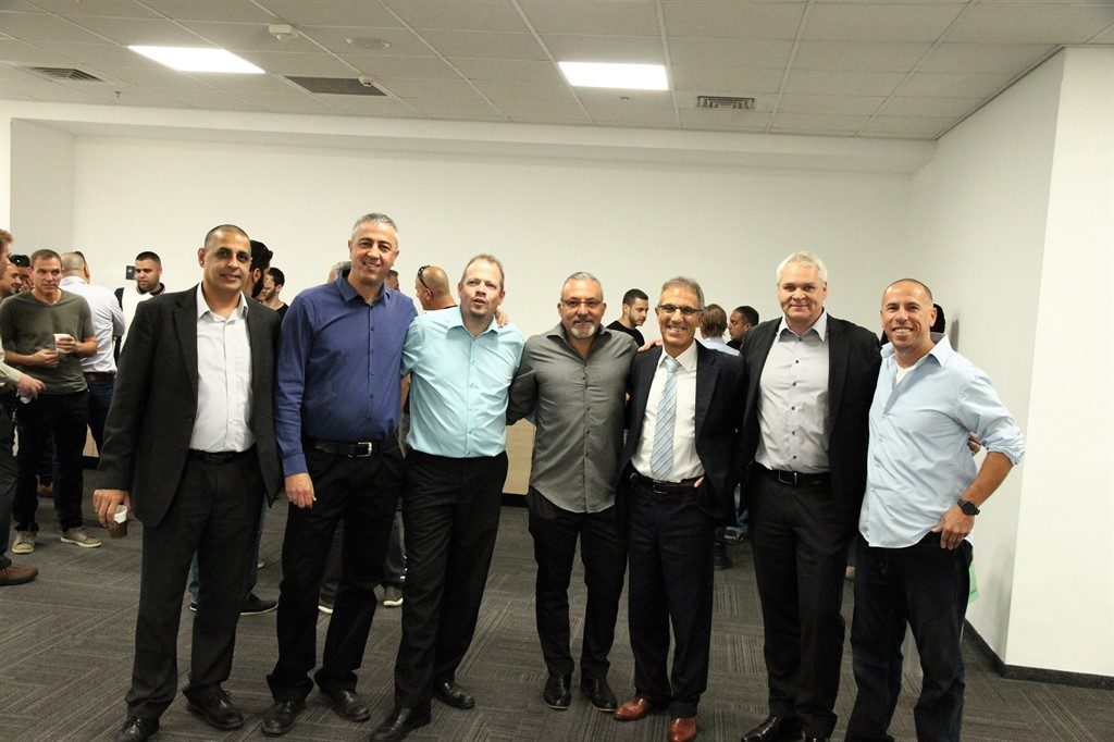 פוליקום-מסע בין ענקיות