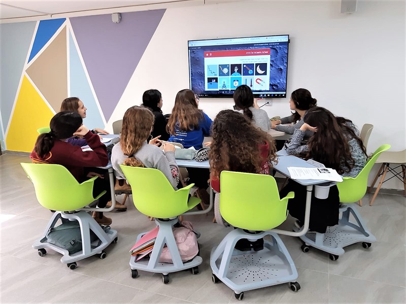 לימודים בקבוצה אולפנת צפירה קרמר אלקטרוניקה (צילום AVM)