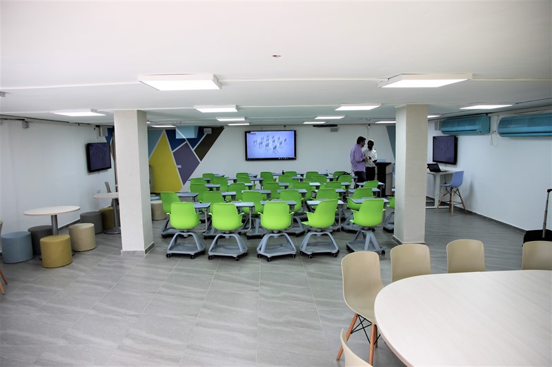 אולפנת צפירה קרמר אלקטרוניקה (צילום AVM)