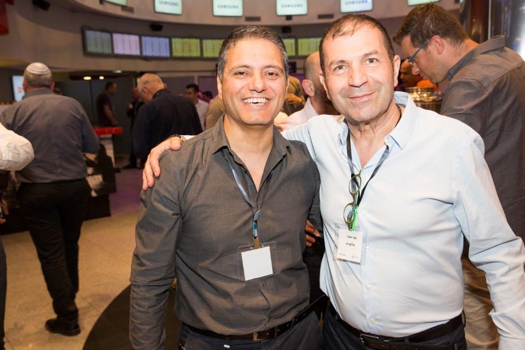 אבי אשר מנכל אלקטיס וקובי בש מנהל חטיבת מוצרי האלקטרוניקה מסמסונג