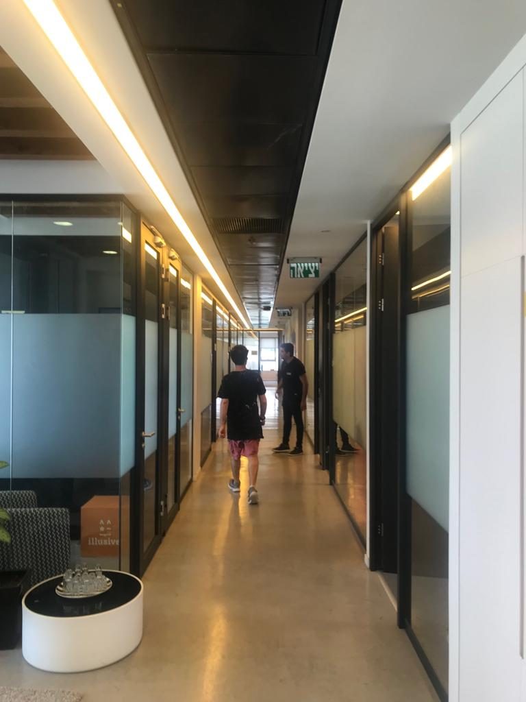 אילוסיב נטוורקס - קרמר