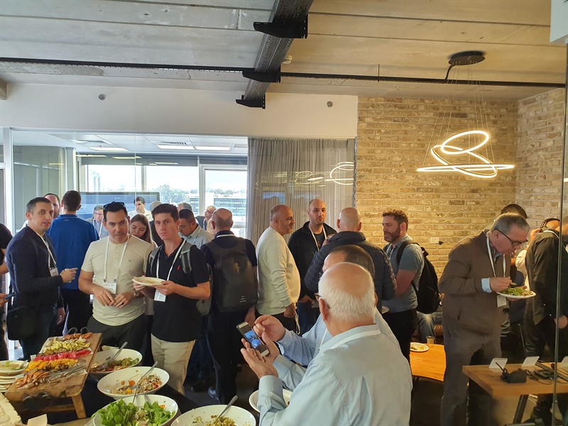 לומדים ואוכלים (תמונה - אתר AVM)