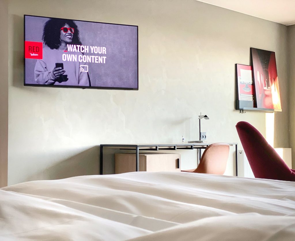 פתרונות מולטימדיה אוטרום פייסבוק